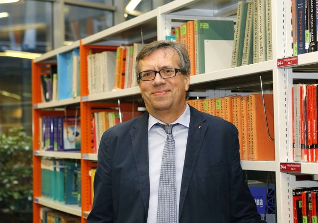 Prof. Krzysztof Pachucki