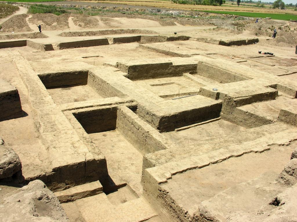 Najstarszą egipską mastabę (grobowiec wielmoży) wykonaną z cegieł mułowych również odkryto w Tell el-Farcha, fot. R. Słaboński