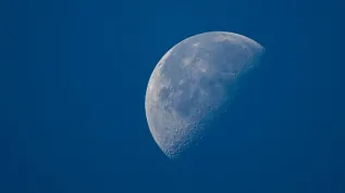 Starzawa, 06.09.2023. The Moon seen in the morning. PAP/Darek Delmanowicz