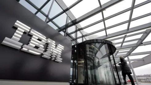 Ehingen. siedziba IBM w Niemczech. 12.11.2009 r. Fot. PAP/EPA/MARIJAN MURAT