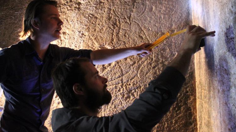 Wojciech Ejsmond and Daniel Takacs analysing ornaments in the rock temple of Hathor. Photo by P. Witkowski