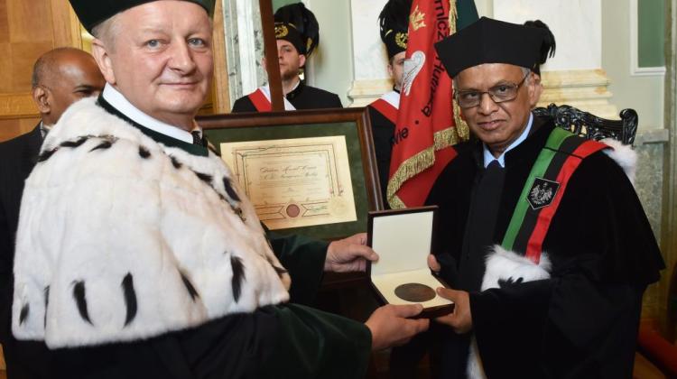Founder of Infosys, one of the largest companies in the world, Narayana Murthy (R) receives an honorary doctorate from AGH University of Science and Technology in Kraków at the hands of the rector of AGH Prof. Tadeusz Słomka (L). Photo: PAP/ Jacek Bednarczyk 08.07.2015