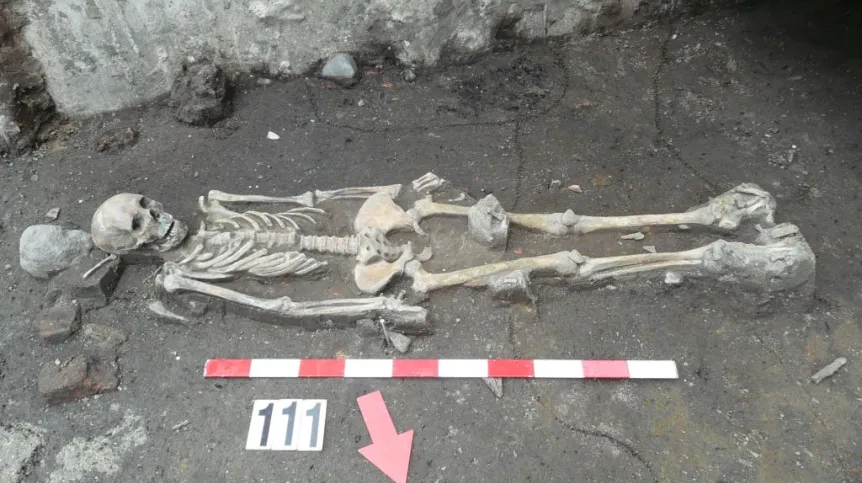 One of the victims of the plague was probably buried wrapped only in a shroud. Photo by P. Pawlak