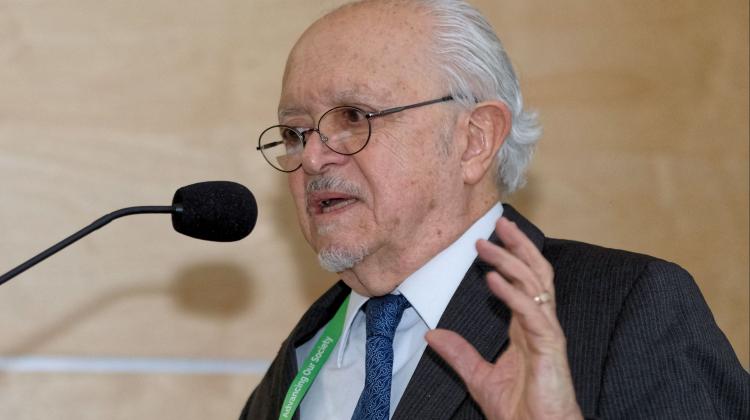 Meksykański chemik atmosfery, laureat Nagrody Nobla w 1995 Mario Molina. Fot. PAP/Andrzej Grygiel 10.12.2018