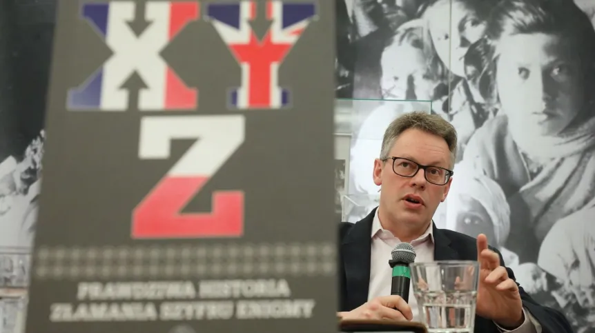 Autor książki "X,Y,Z. Prawdziwa historia złamania szyfru Enigmy" Sir Dermot Turing. Fot. PAP/Paweł Supernak 5.03.2019