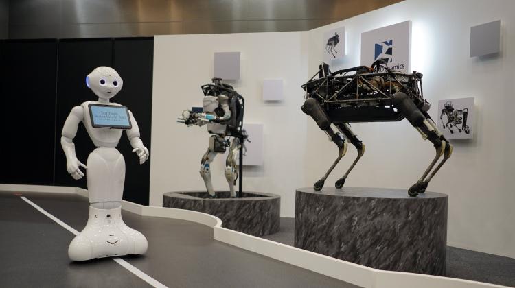 Kiedy jednak na arenę robotyki weszła firma Boston Dynamics, swoimi konstrukcjami na powrót rozbudziła wyobraźnię nie tylko fanów nowych technologii, ale także Smitha czy Kowalskiego. Fot. PAP/EPA, 2017-11-21 09:45:03