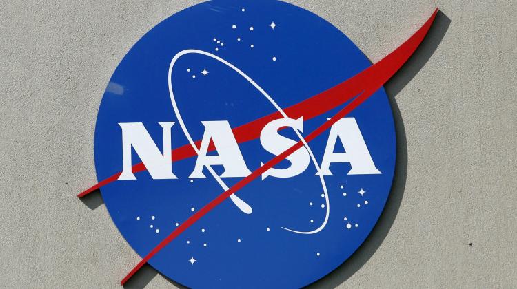 Logo NASA na ścianie Johnson Space Center w Houston (Teksas) 20 marca 2007 r.  PAP/ EPA/AARON M. SPRECHER 