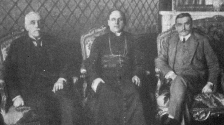 Rada Regencyjna, od lewej: hrabia Józef Ostrowski, arcybiskup Aleksander Kakowski, książę Zdzisław Lubomirski. Źródło: Wikipedia/ domena publiczna