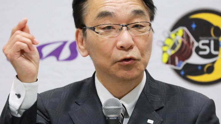 Sagamihara (Japonia) 2024.01.20. Hitoshi Kuninaka, szef Instytutu Nauk Kosmicznych i Astronautycznych JAXA na konferencji prasowej.