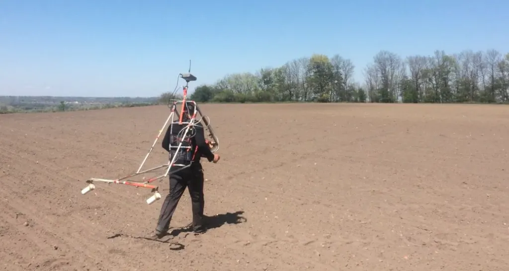 Badania geofizyczne na obszarze zaginionego miasta. Fot. B. Wasik