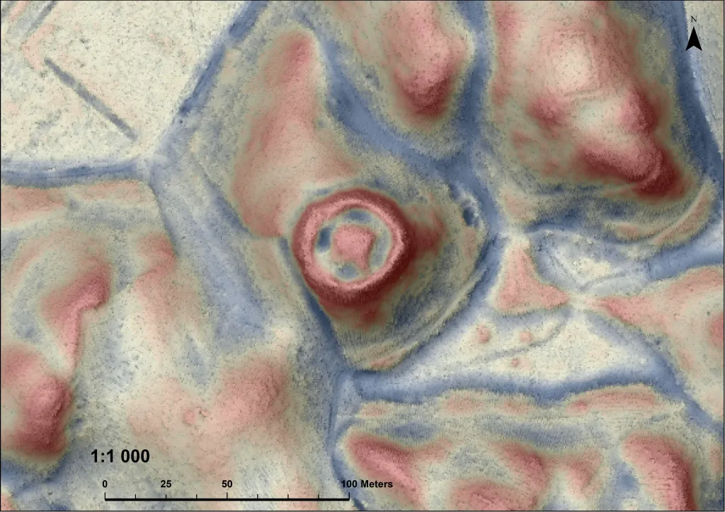  Model terenu na podstawie danych LIDAR - lotniczego skanowania laserowego widoczne grodzisko, oprac. J. Czerniec.  
