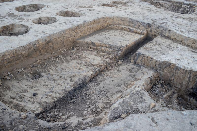 Miejsce prac archeologicznych w Biskupicach pod Wieliczką. Podczas badań znaleziono przedmioty z okresu wczesnego neolitu, sprzed siedmiu tysięcy lat. (mr) PAP/Łukasz Gągulski 26.08.2020