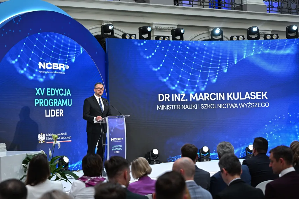 Warszawa, 17.06.2025. Minister nauki i szkolnictwa wyższego Marcin Kulasek na gali XV edycji programu LIDER, 17 bm. w siedzibie Politechniki Warszawskiej. Wydarzenie jest organizowane przez Narodowe Centrum Badań i Rozwoju. (mr) PAP/Radek Pietruszka