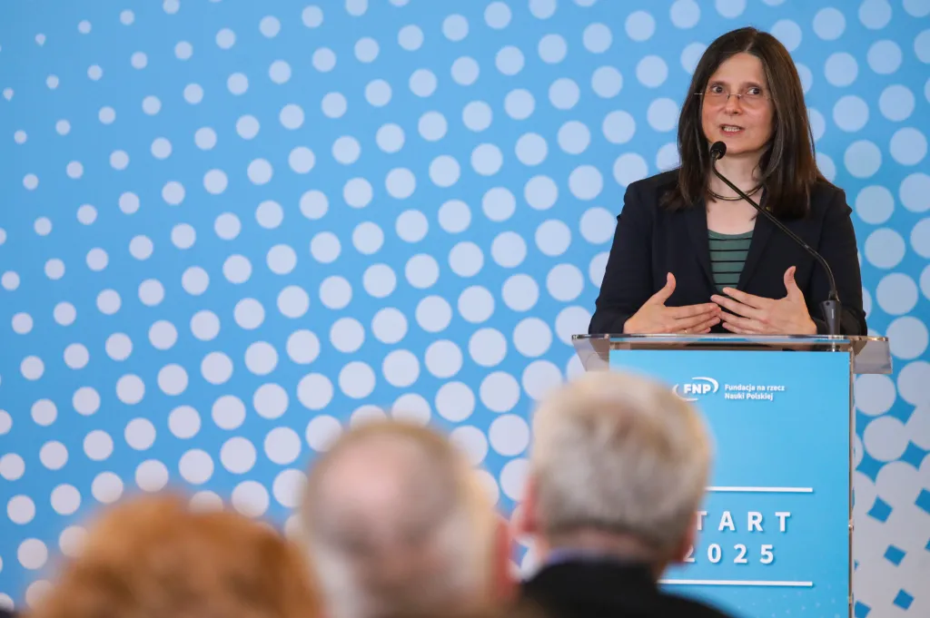Warszawa, 14.06.2025. Historyk sztuki Grażyna Jurkowlaniec na uroczystości wręczenia dyplomów laureatom i laureatkom programu START - Stypendia dla Młodych Uczonych (edycja 2025), organizowana przez Fundację na rzecz Nauki Polskiej w Warszawie, 14 bm. (ad) PAP/Tomasz Gzell
