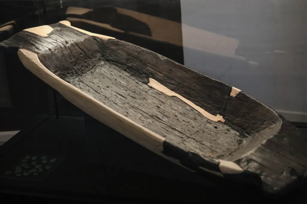 Białystok, 17.04.2026. Otwarcie wystaw „W kamień zmienione” oraz „Skarby minionych wieków” zorganizowanych z okazji 70-lecia Działu Archeologii Muzeum Podlaskiego, 17 bm. w głównej siedzibie muzeum w białostockim Ratuszu. (jm) PAP/Artur Reszko