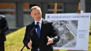 29.05.2023. Prezydent Rzeczypospolitej Polskiej Andrzej Duda na wmurowaniu Kamienia Węgielnego pod Centrum Wiedzy Cognitarium Politechniki Koszalińskiej. PAP/Marcin Bielecki