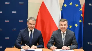 20.03.2024. Minister nauki i szkolnictwa wyższego Dariusz Wieczorek (P) i wicepremier, minister cyfryzacji Krzysztof Gawkowski (L) podczas konferencji prasowej dotyczącej wspólnego podpisania Quantum Pact w imieniu Rzeczpospolitej Polskiej, 20 bm. w siedzibie Ministerstwa Nauki i Szkolnictwa Wyższego w Warszawie. Quantum Pact to Europejska Deklaracja dotycząca Technologii Kwantowych. PAP/Radek Pietruszka