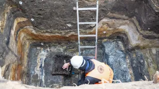 Toruń, 18.10.2024. Badania archeologiczne w kompleksie św. Ducha w Toruniu. Jest to najstarszy kompleks szpitalno-klasztorno-kościelny w tej części Polski. Fot. PAP/Tytus Żmijewski