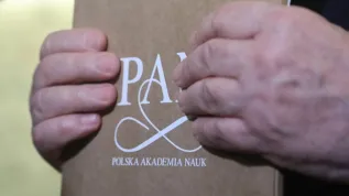 Logo Polskiej Akademii Nauk (wo/doro) PAP/Wojciech Olkuśnik