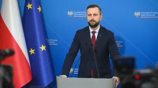 18.03.2025. Wicepremier, minister obrony narodowej Władysław Kosiniak-Kamysz podczas konferencji prasowej po posiedzeniu rządu w siedzibie KPRM w Warszawie, 18 bm. Rząd kierunkowo przyjął projekt nowelizacji ustawy wiatrakowej; oficjalnie zatwierdzi go w trybie obiegowym. (sko) PAP/Piotr Nowak