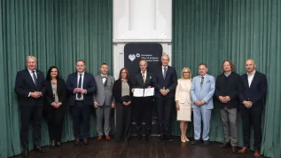 Katowice, 09.05.2025. Od lewej: marszałek województwa śląskiego Wojciech Saługa, prezes stowarzyszenia Pro Silesia Małgorzata Staśko, członek stowarzyszenia Biznes Pro Silesia Dawid Pasek, rektor Akademii Muzycznej Katowice Jarosław Mamczarski, prorektor Akademii Sztuk Pięknych w Katowicach Justyna Kucharczyk, rektor AWF Katowice Andrzej Małecki,  rektor Politechniki Śląskiej Marek Pawełczyk, rektor Uniwersytetu Ekonomicznego Celina Olszak, rektor Śląskiego Uniwersytetu Medycznego Tomasz Szczepański, rektor Uniwersytetu Śląskiego Ryszard Koziołek podczas konferencji prasowej inaugurującej Forum Przyszłości Miasta Nauki w Katowicach. PAP/Michał Meissner
