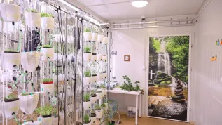 29.07.2018. Wnętrze modelu księżycowej bazy kosmicznej "Habitat Lunares" na starym lotnisku w Pile. PAP/Marek Zakrzewski