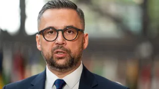 Belgia, 23.05.2025. Przewodnictwo Polski w Radzie UE. Minister nauki Marcin Kulasek podczas wypowiedzi dla mediów, przed posiedzeniem ministrów ds. badań, 23 bm. w Brukseli. (mr) PAP/Kinga Majewska