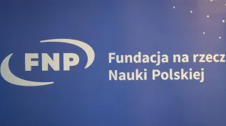 Logo Fundacji na rzecz Nauki Polskiej w siedzibie Fundacji Batorego w Warszawie, 9 bm.  (az/dw) PAP/Albert Zawada