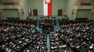 04.12.2025. Posłowie na sali obrad Sejmu w Warszawie. PAP/Paweł Supernak