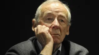 Warszawa, 25.10 2018. Prof. dr hab. Andrzej Paczkowski podczas spotkania „Lekcja historii 1918- 2018” w auli Domu Literatury w Warszawie. PAP/Andrzej Rybczyński