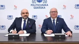 Politechnika Gdańska i RADMOR łączą siły. Na zdjęciu od prawej prof. Krzysztof Wilde, Rektor Politechniki Gdańskiej oraz Bartłomiej Zając, prezes spółki RADMOR fot. Krzysztof Krzempek/PG