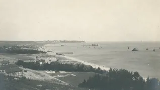 Brzeg morski w Gdyni, około 1925 roku. Źródło: Wikipedia/ domena publiczna