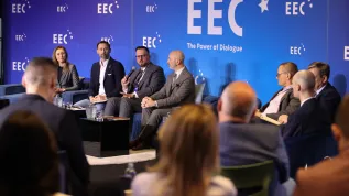 Katowice, 23.04.2026. Od lewej: senior partner w 3 Hazel Tree Partners, CEO i założycielka GoCosmic Justyna Redelkiewicz, astronauta ESA Sławosz Uznański-Wiśniewski, prezess Space Entrepreneurship Institute i CEO AROBS Polska Michał Szwajewski oraz dziennikarz naukowy, założyciel Fundacji Nauka. To lubię Tomasz Rożek podczas panelu „Przemysł lotniczy i kosmiczny” w drugim dniu Europejskiego Kongresu Gospodarczego w Katowicach, 23 bm. XVIII EKG odbywa się pod hasłem „The Power of Dialogue. Siła dialogu”. (jm) PAP/Jarek Praszkiewicz