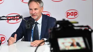 08.09.2026. Analityk międzynarodowy specjalizujący się w polityce bliskowschodniej dr hab Łukasz Fyderek podczas wywiadu dla Polskiej Agencji Prasowej w pierwszym dniu XXXV Forum Ekonomicznego w Karpaczu, 8 bm. Tegoroczna edycja spotkania odbywa się pod hasłem "Architektura nowego porządku – stabilność w czasach zmian". (amb) PAP/Maciej Kulczyński