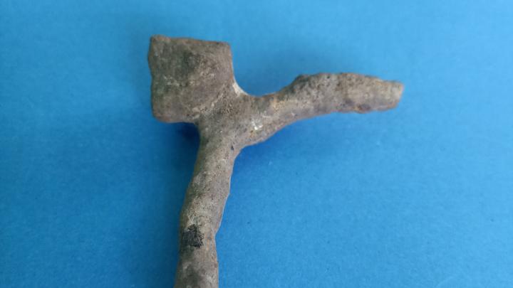 Fragment ostrogi żelaznej z wczesnego średniowiecza, fot. R. Zdaniewicz