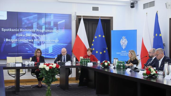 Inauguracja komitetu programowego roku świadomości cyfrowej: rozpoznawalność kłamstwa sięga 54 proc.