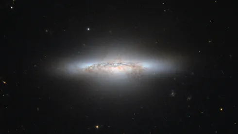 Galaktyka soczewkowata NGC 5010 sfotografowana przez Kosmiczny Teleskop Hubble’a. Źródło: ESA/Hubble &amp; NASA.
