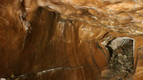 Khewra, Pakistan, 04.12.06. Solna galeria w Pakistańskiej kopalni soli. (mr) PAP/EPA/OLIVIER MATTHYS