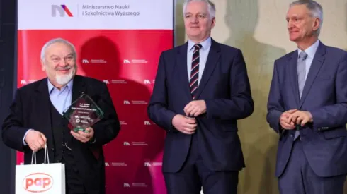 Warsaw, 07.01.2019. Deputy Prime Minister, Minister of Science and Higher Education Jarosław Gowin (C), former Minister of Science Prof. Michał Kleiber (P) and laureate of the main award Prof. Ryszard Tadeusiewicz (L) during the ceremony. The awards ceremony of the 13th edition of the "Popularizer of Science" competition organized by PAP - Science in Poland and the Ministry of Science and Higher Education on Jan. 7th at the Copernicus Science Centre in Warsaw. PAP/Leszek Szymański