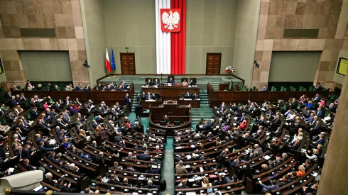 Warszawa, 26.01.2024. Posłowie na sali obrad Sejmu w Warszawie. W drugim dniu posiedzenia posłowie mają m.in wybrać członków komisji śledczej ds. Pegasusa. Fot. PAP/Radek Pietruszka