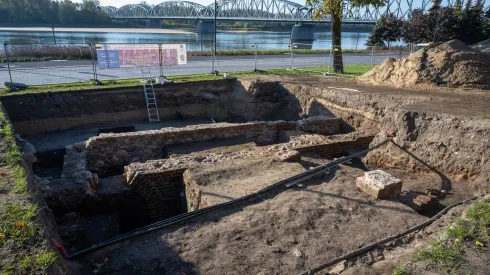 Toruń, 18.10.2024. Badania archeologiczne w kompleksie św. Ducha w Toruniu. PAP/Tytus Żmijewski