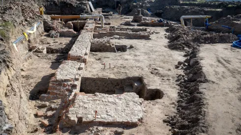 28.09.2023. Fragmenty zabudowań, zespołu św. Ducha z XIII wieku w Toruniu. PAP/Tytus Żmijewski