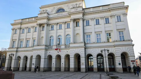 Warszawa, 13.11.2025. Siedziba Polskiej Akademii Nauk oraz Towarzystwa Naukowego w Pałacu Staszica w Warszawie. Fot. PAP/Albert Zawada