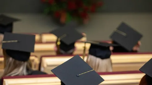 Absolwenci kierunków fizjoterapia oraz zdrowie publiczne Uniwersytetu Medycznego we Wrocławiu PAP/Krzyztof Ćwik