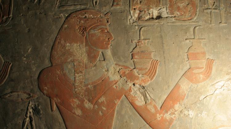 Deir el-Bahari. Hatszepsut składająca ofiarę bogom. Foto: Mat. prasowe