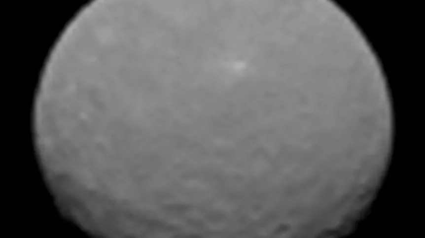 Planeta karłowata Ceres sfotografowana 4 lutego 2015 r. przez sondę Dawn z odległości 145 tysięcy kilometrów. Źródło: NASA/JPL-Caltech/UCLA/MPS/DLR/IDA/PSI.