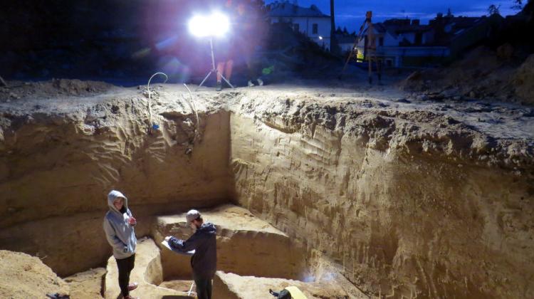 Excavations in Sandomierz, in the place where the unusual tomb was discovered. Photo by Monika Bajka