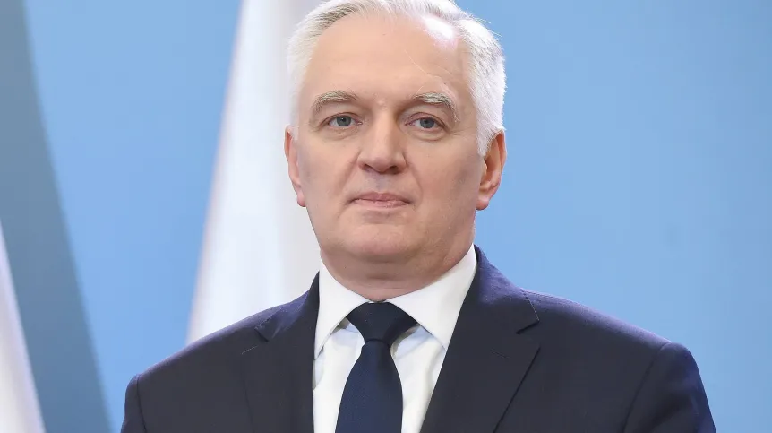 Warszawa, 27.12.2017. Wicepremier, minister nauki Jarosław Gowin podczas wspólnej konferencji prasowej z premierem, ministrem rozwoju i finansów Mateuszem Morawieckim. PAP/Radek Pietruszka
