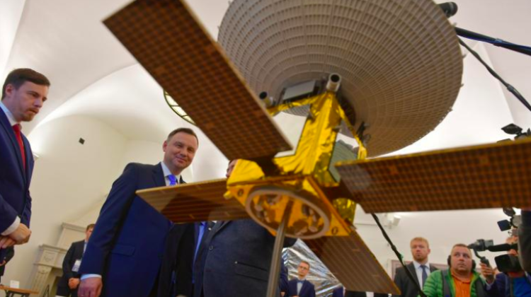 President Andrzej Duda (2L) visits the exhibition as part of the conference "Technologies of the Future. Space Industry" at the Presidential Palace in Warsaw. Photo: PAP/Marcin Obara 22.10.2018