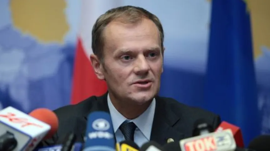 Cezary Urban (z dyplomem), dyrektor XIII LO w Szczecinie, które zwyciężyło w XI ogólnopolskim rankingu szkół ponadgimnazjalnych, podczas uroczystości ogłoszenia wyników, 7 bm. w Warszawie. W uroczystości wzięła udział minister edukacji...